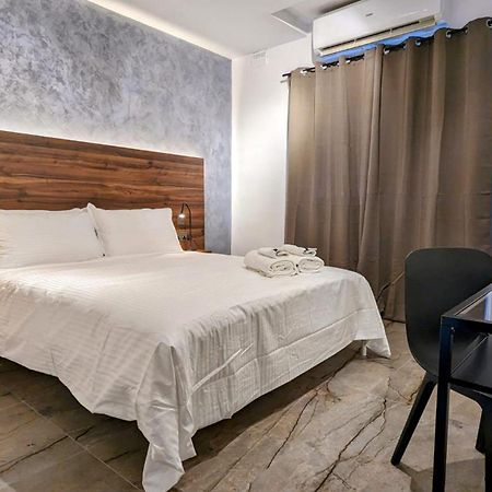 Hotel De La Croix à San Ġiljan Extérieur photo