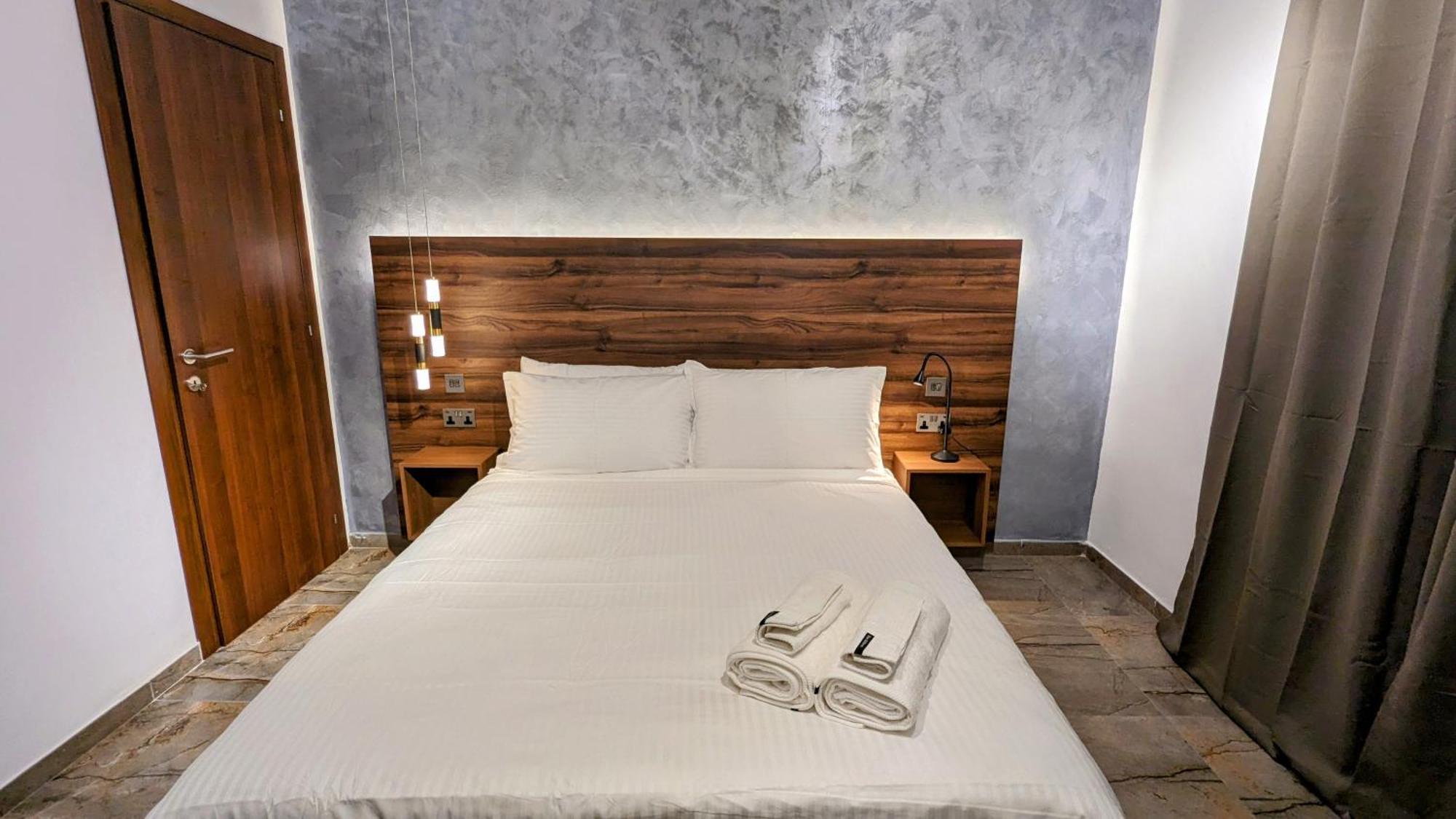 Hotel De La Croix à San Ġiljan Extérieur photo